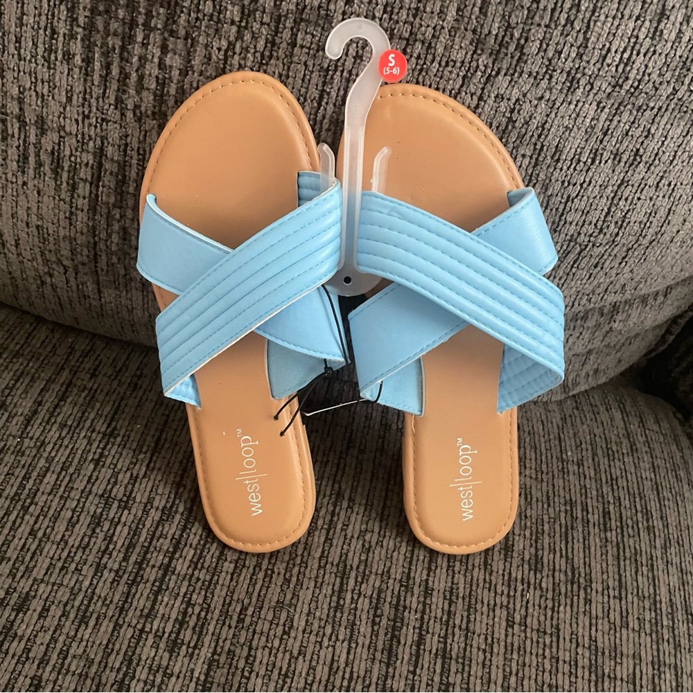 Sandals from west loop - Picture 3 of 3
